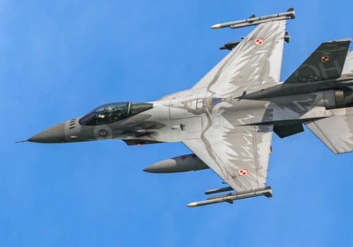 Polskie F-16 dla Ukrainy? Sikorski: Mówimy o co najmniej 29 samolotach