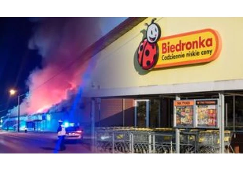 Płonie Biedronka. Wielki pożar sklepu