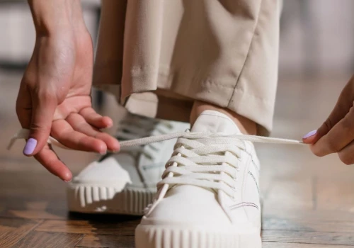 Wkładki ortopedyczne czy specjalne buty? Zobacz, co będzie lepsze na bolące stopy