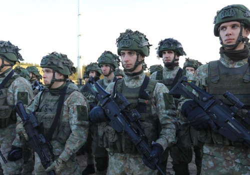Kraj NATO gromadzi wojsko przy granicy. 