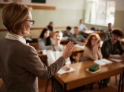 Porównano pensje pedagogów z płacą minimalną. 