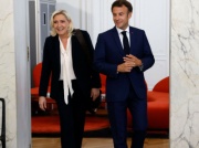 Wybory we Francji. Widmo większości dla Marine Le Pen mocno się oddala