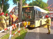 Miejski autobus rozbił się w Mysłowicach. Pasażerowie prędko zniknęli