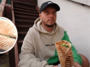 Właściciel kebabowni próbuje ratować biznes po wizycie Książula. W jego tłumaczenia prawie nikt nie wierzy