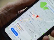 Korzystasz z Map Google w aucie? Uważaj na wyskakujące reklamy