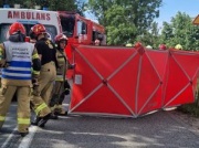 Kierowca wjechał w rodzinę jadącą na rowerach. Matka i dziecko w szpitalu