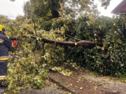 Burze szaleją nad Polską. Wiele interwencji straży, jedna osoba poszukiwana