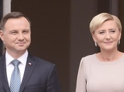 Andrzej i Agata Dudowie wyróżnieni? Ekspert widzi szczegół na zdjęciu