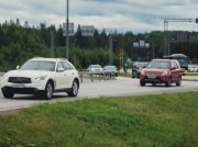 Luksusowe auta mimo sankcji wciąż jadą do Rosji. Miliony dla pośredników