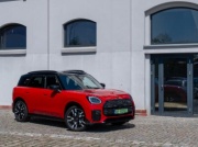 MINI Countryman SE zaskakuje. Powiesz o nim wszystko, tylko nie „mini”. Test