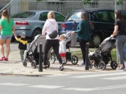 Część rodziców może wypaść z babciowego. W przepisach jest haczyk