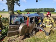 Honda roztrzaskała się na drzewie. W akcji dwa śmigłowce LPR