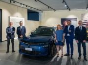 Pierwsza nowa Lancia Ypsilon Edizione Limitata Cassina dostarczona włoskim klientom