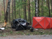 Tragedia na drodze, samochód zmiażdżony jak puszka. 24-latek zginął na miejscu