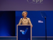 Zakaz sprzedaży aut spalinowych po 2035 roku? Von der Leyen zapowiedziała wyjątki