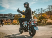 Motocykl idealny na lato. Czy przy ponad 30 stopniach da się czerpać radość z jazdy?