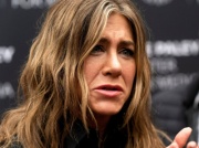 Nazwał Kamalę Harris „bezdzietną kociarą”. Ostra reakcja Jennifer Aniston