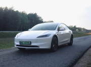 Tesla i „mokry ręcznik” to złe połączenie. Firma ostrzega