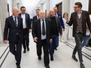 Tajne obrady Sejmu. Kaczyński przekonał PiS do głosowania razem z KO?