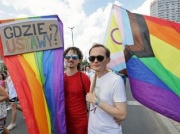 Przełomowy sondaż CBOS ws. związków partnerskich i osób LGBT. Największy od lat odsetek zwolenników