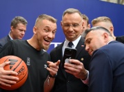 Andrzej Duda skradł show trikiem z piłkami. To był dopiero początek