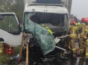 Tragedia na drodze. Czołowe zderzenie busa z ciężarówką