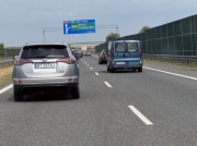 Zaskakujące zjawisko na polskich drogach. Korki na lewym pasie