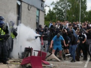 Dantejskie sceny w Wielkiej Brytanii. Demonstranci wdarli się do hoteli dla imigrantów