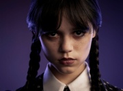 Warner Bros. szykuje coś wielkiego? Jenna Ortega wystąpi u boku Glena Powella w filmie J.J. Abramsa