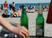 Uwaga, zaraz obrażę uczucia religijne, ale mam to gdzieś. Czas zakazać picia alkoholu na plaży