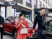 Największy producent elektryków otworzył w Polsce pierwszy showroom. Nie chodzi o Teslę