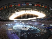 Symbol igrzysk olimpijskich zapłonął w Paryżu. Magiczne sceny na Stade de France