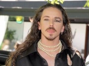 Michał Szpak odpowiada na krytykę swojego wizerunku. 