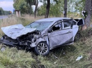 Auto zderzyło się z ciężarówką. Cztery osoby ranne, w tym małe dziecko