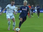 Kamil Piątkowski uratował Salzburg! Kluczowa interwencja Polaka [WIDEO]