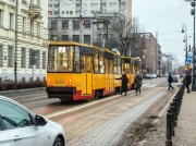 Jechał na dachu tramwaju. To była naprawdę droga „przejażdżka”