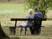 300 zł dodatku do emerytury na rachunki. Nie wszyscy seniorzy z niego skorzystają