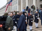 Sekretarz Obrony USA Lloyd Austin w Kijowie. „Ukraina musi wzmocnić obronę powietrzną”