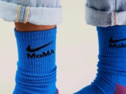 MoMA i Nike łączą siły. Nowe buty? Kolekcja ubrań? Nie, to byłoby za proste