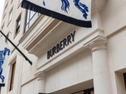 Burberry na krawędzi upadku. Luksusowej marce grozi usunięcie z indeksu FTSE 100