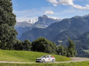 Samochody Opel Corsa Rally Electric u podnóża Mont Blanc