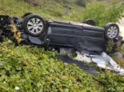 Nietypowy wypadek nad Jeziorem Pilchowickim. Auto 20-latki spadło ze skarpy