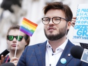 Obrzydliwy wpis aktywisty LGBT w sprawie ks. Olszewskiego. Pisze o „popiełuszkowaniu”