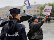 Walka o wieniec pod pomnikiem smoleńskim. Doszło do przepychanek