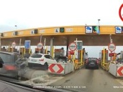 Jak Polacy korzystają z autostradowych bramek? Niektórzy tak, że trafili na STOP CHAM