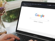 Wyszukiwarka Google z nową opcją. Łatwiej przeklikasz się do archiwum internetu