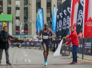 Kenijczyk Elvis Kipchoge Cheboi wraca do Toronto, by bronić tytułu mistrza maratonu