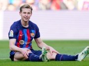 Kiedy wyzdrowieje Frenkie de Jong? Media podają sprzeczne informacje