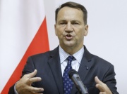 Sikorski w Kijowie. Wzywa do zniesienia w Europie zasiłków dla mężczyzn z Ukrainy