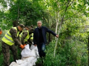 Terytorialsi ruszyli na pomoc. Tyle dostają za walkę z powodzią